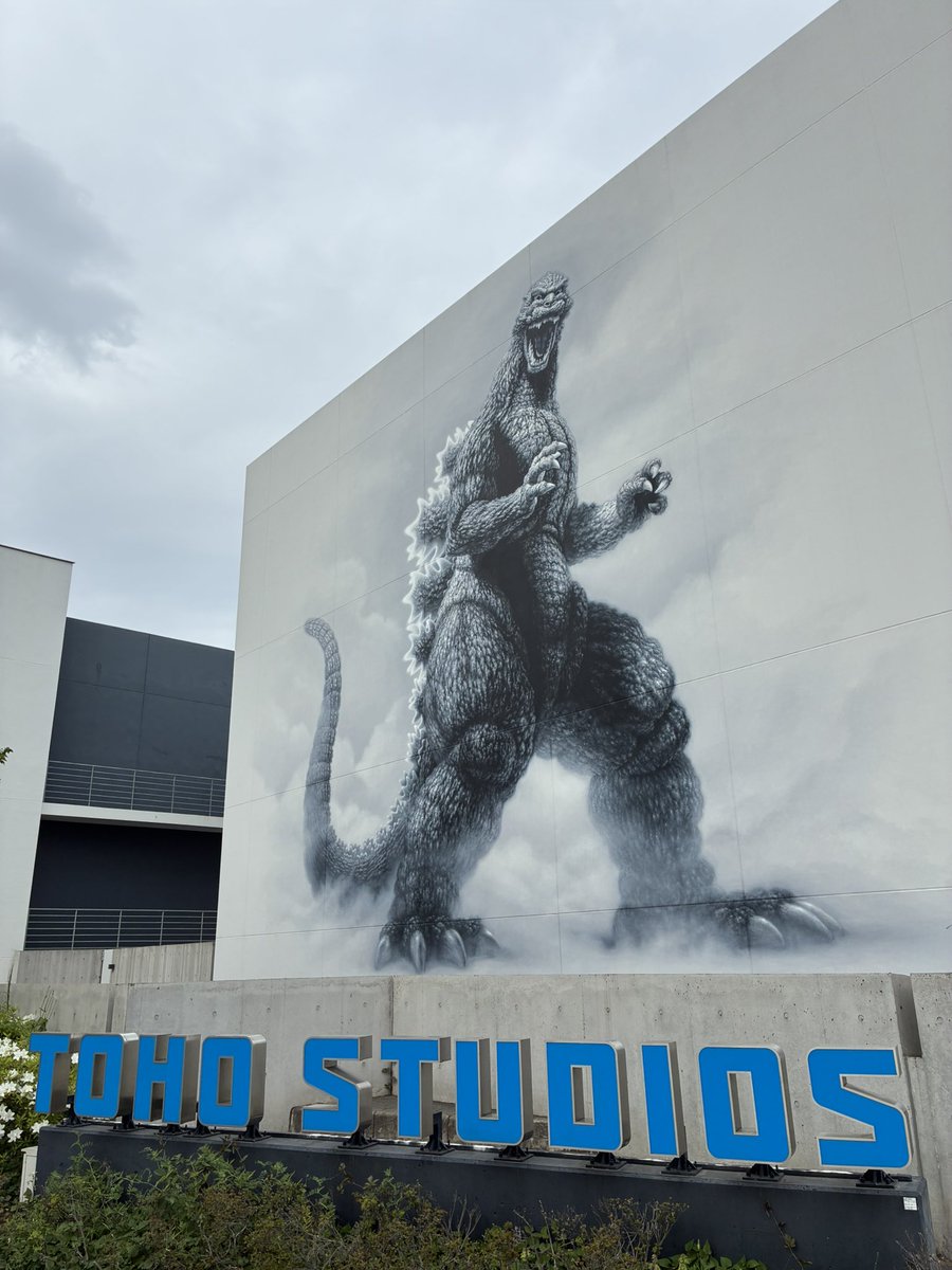 ArmySlick tweet media