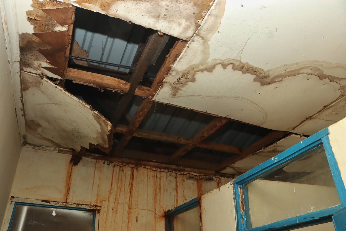 This is the state of Ishiara Level 4 hospital in Embu.

Frame one is how the water being used in the hospital looks like.

The condition of the latrines is enough proof that Ishiara is a SICK hospital.

It's so heartbreaking that three people were shot dead for protesting over