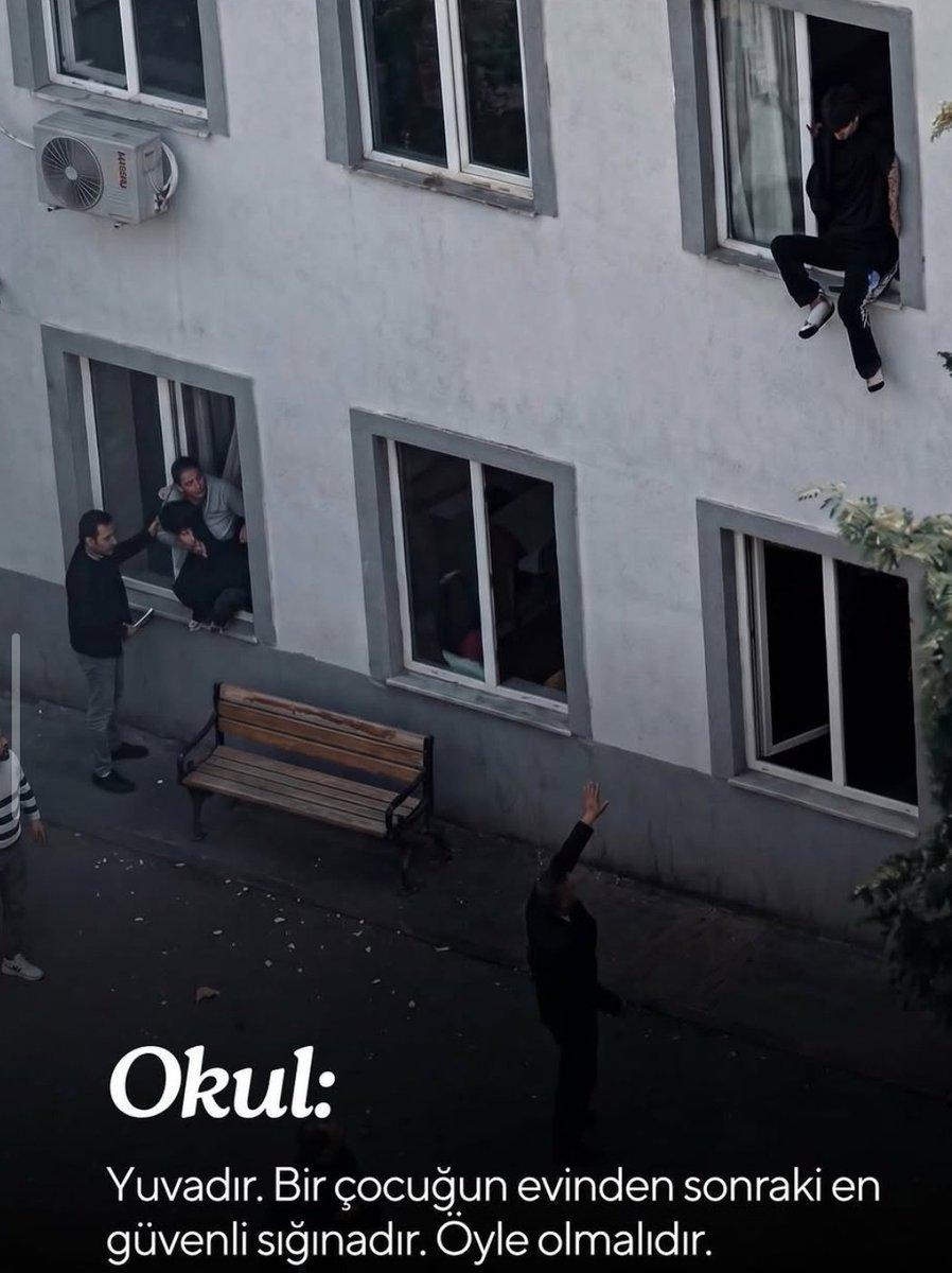 melodi145316's tweet photo. 'Bana bir harf öğretenin kırk yıl kölesi olurum ..' 
#Kahramanmaraş #siverek #okuldaşiddetehayır https://t.co/GgFl6S4GLv