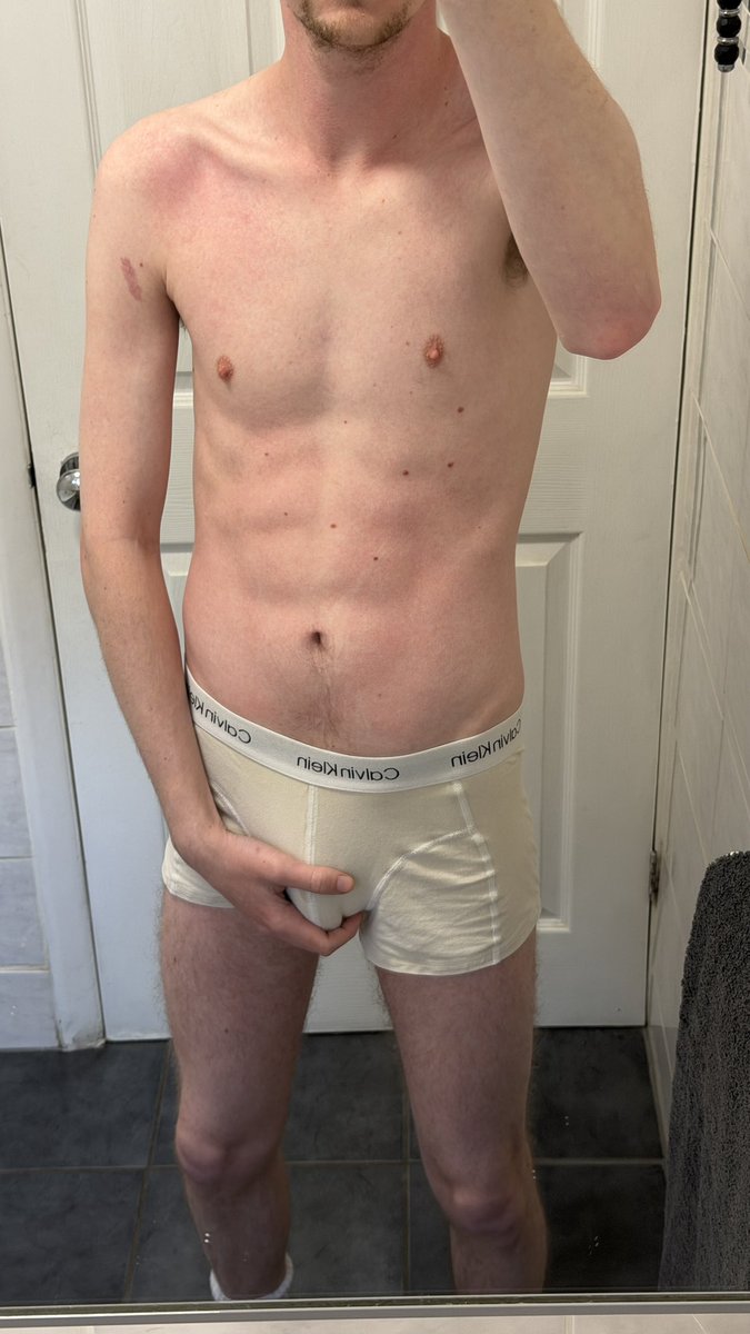 BritishCock99's tweet photo. Boxers or shorts? ➡️🌶️🔗➡️
Like 🩲 or RT 🩳 
- #gay #twink #bigdick https://t.co/uL8tAc8gKc