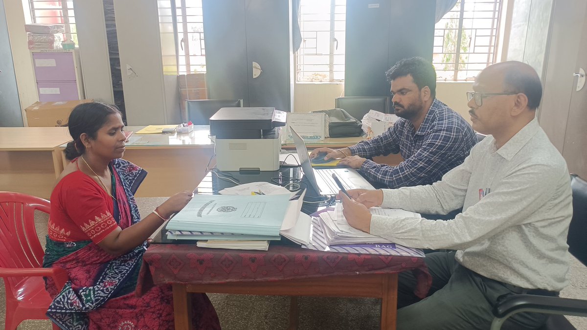 jnvpmedinipur's tweet photo. Admission process of #JNVST 2026-27 started at PM SHRI JNV West Medinipur W.B by the teachers under the supervision of Smt. Shobhna Ghosh (Principal) & Smt. Namrata (Vice Principal).
#JNVActivity
@NVS_HQ
@EduMinOfIndia https://t.co/rTeNIYgHuv