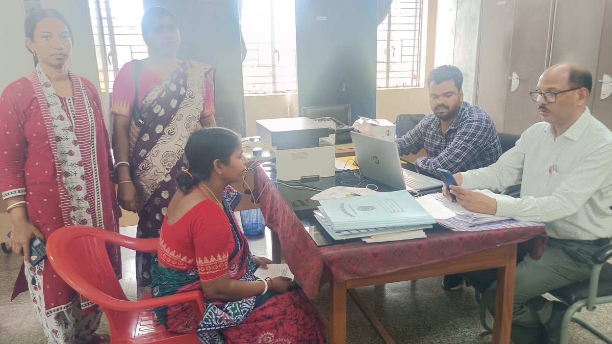 jnvpmedinipur's tweet photo. Admission process of #JNVST 2026-27 started at PM SHRI JNV West Medinipur W.B by the teachers under the supervision of Smt. Shobhna Ghosh (Principal) & Smt. Namrata (Vice Principal).
#JNVActivity
@NVS_HQ
@EduMinOfIndia https://t.co/rTeNIYgHuv