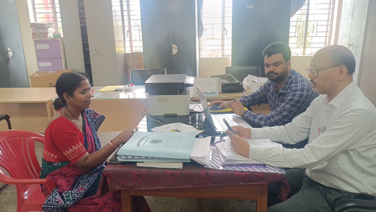 jnvpmedinipur's tweet photo. Admission process of #JNVST 2026-27 started at PM SHRI JNV West Medinipur W.B by the teachers under the supervision of Smt. Shobhna Ghosh (Principal) & Smt. Namrata (Vice Principal).
#JNVActivity
@NVS_HQ
@EduMinOfIndia https://t.co/rTeNIYgHuv