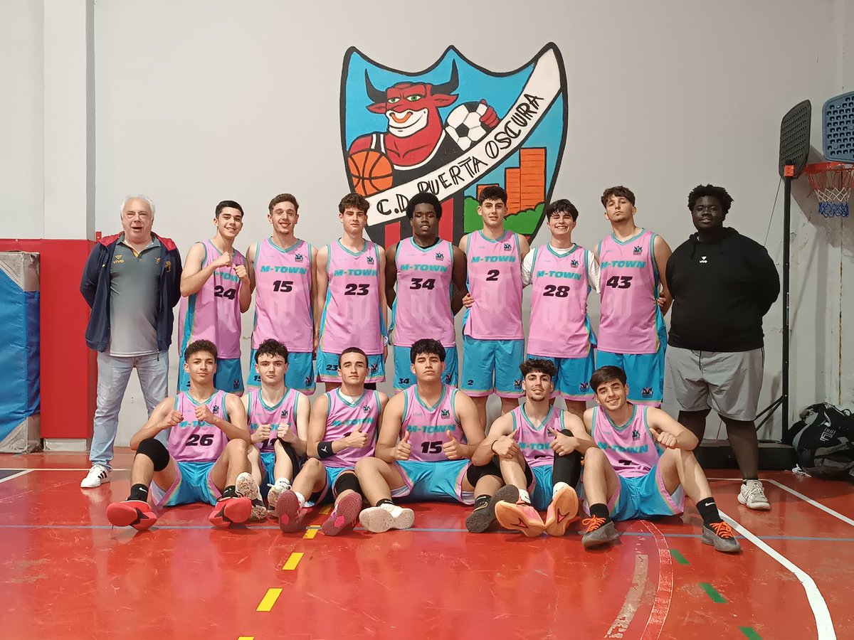 dasaliz's tweet photo. He tenido la suerte de entrenar a algunos de estos chicos 😊 Corazón @CDJPuertaOscura ❤️🖤 
Llegan a semifinales 🏀 @CopaColegialMLG con @KIKOCASTLE @BayoKane para seguir disfrutando y buscando la final🏆 
17:15h 🕔 Dark Door 🏟️
#ElFuturoJuegaHoy ⛹️‍♂️
#SiempreJuntos 🫂
#MareaRoja🚩 https://t.co/v0ZCzs0O6M