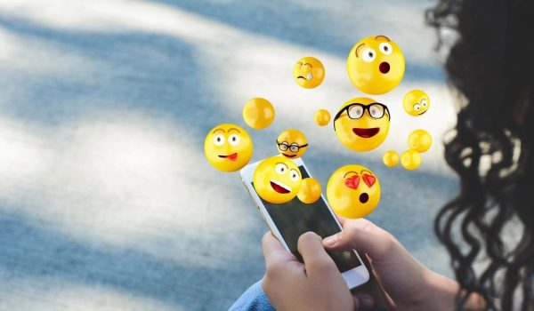 Siecledigital's tweet image. Les hackers utilisent désormais des emojis pour déjouer les systèmes de détection dlvr.it/TS3pg6 #Cybersécurité #emoji