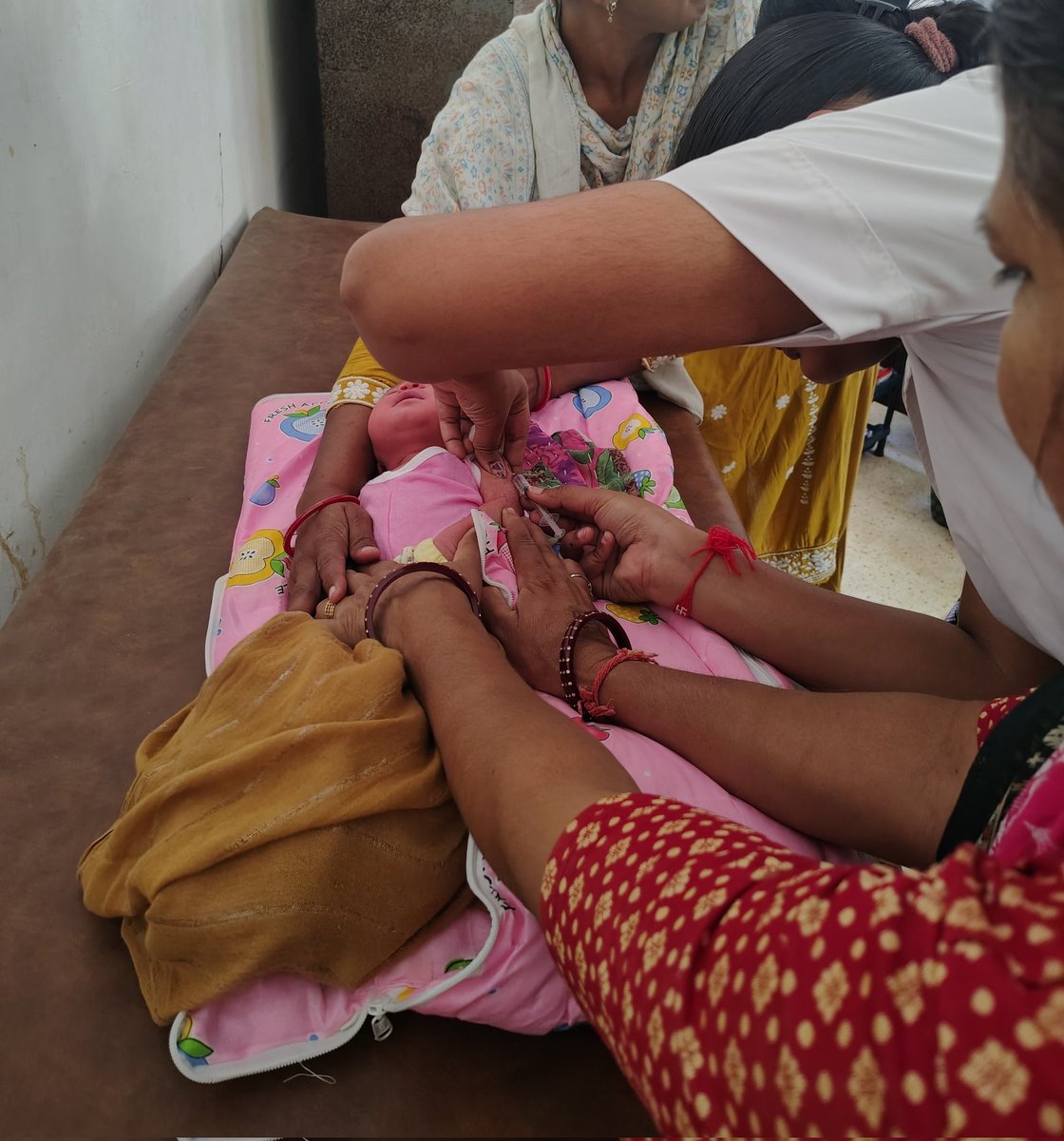 આજરોજ આયુષ્ય‌‌‌માન આરોગ્ય મંદિર બરૂલાના ડાંડેરી  ગામે મમતાદિવસની ઉજવણી,
👉 પાંચ વર્ષ સુધીનાં તમામ બાળકોને રસીકરણ ,
👉 સગર્ભા માતાની જરૂરી તપાસ ,
👉 મમતાકાર્ડની અંદર આપેલી માતા અને બાળ આરોગ્ય વિશે સમજુતી ,
👉ગૌરવી દિવસની ઉજવણી.......<a href="/TeamHealthMalia/">Team Health Malia_Junagadh</a>