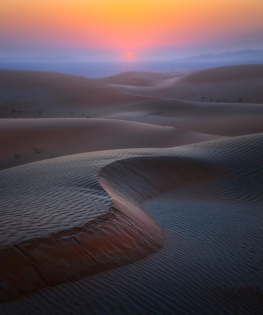 M_Fawaz91's tweet image. #Nature #NatureExplorer #NatureBeautiful #NaturePhotography #X #Dailypic  

The sun bows, and the desert listens.