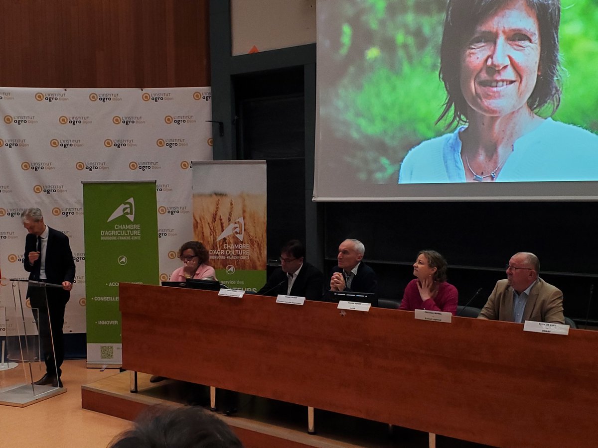 FRSEAFC's tweet photo. Lancement des débats sur la souveraineté alimentaire en Région Bourgogne Franche-Comté. 
La conférence aboutira-t-elle à des actions concrètes ? La Frsea BFC n'a pas préparé de discours, mais une liste précise d'actes à prendre pour assurer cette souveraineté https://t.co/BZsF90BfVo