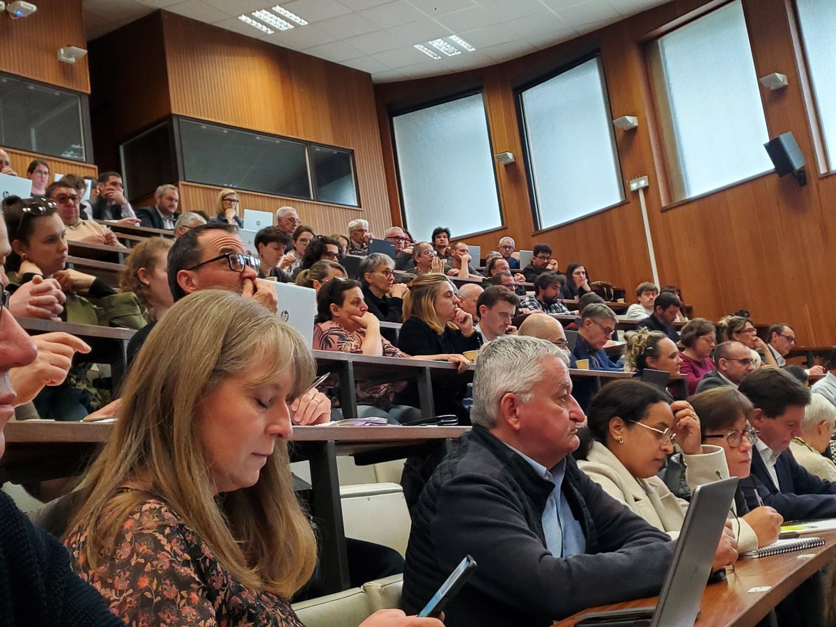 FRSEAFC's tweet photo. Lancement des débats sur la souveraineté alimentaire en Région Bourgogne Franche-Comté. 
La conférence aboutira-t-elle à des actions concrètes ? La Frsea BFC n'a pas préparé de discours, mais une liste précise d'actes à prendre pour assurer cette souveraineté https://t.co/BZsF90BfVo