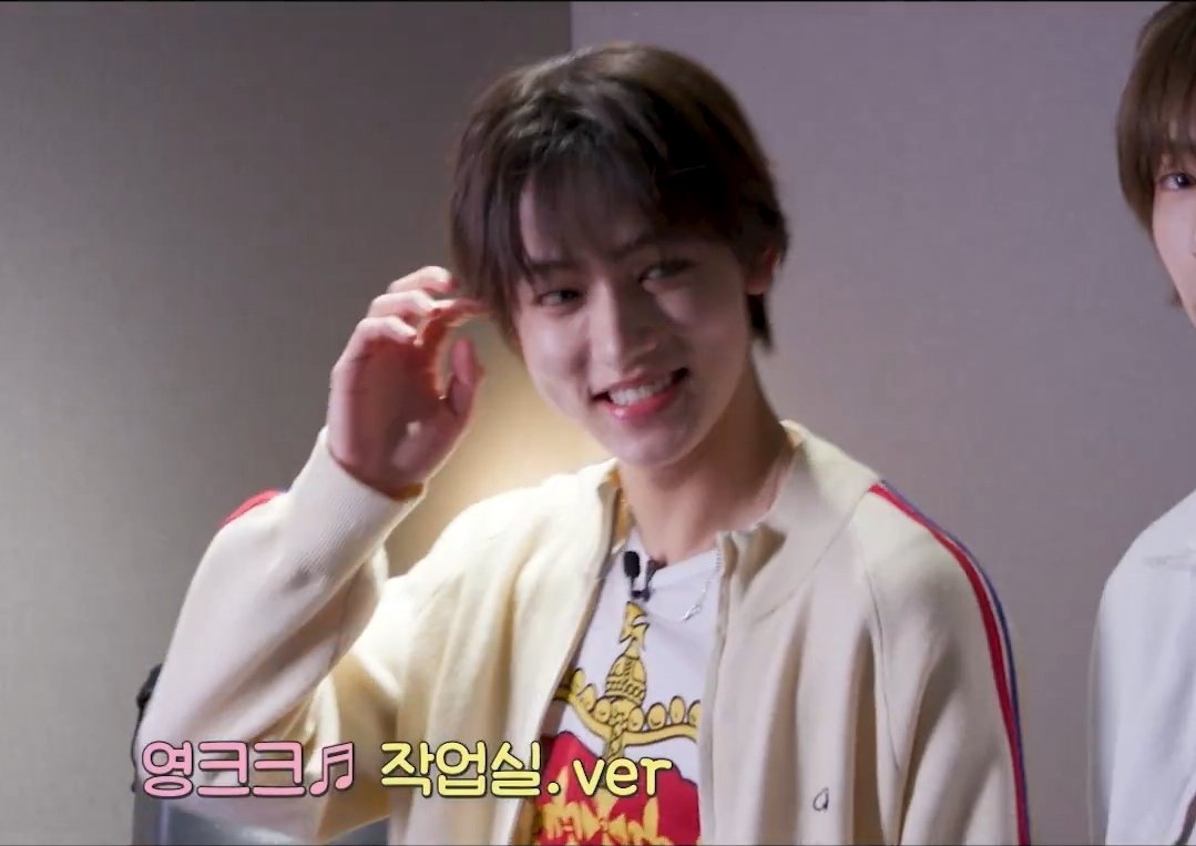 ash𓏲✩!!🚥 tweet media