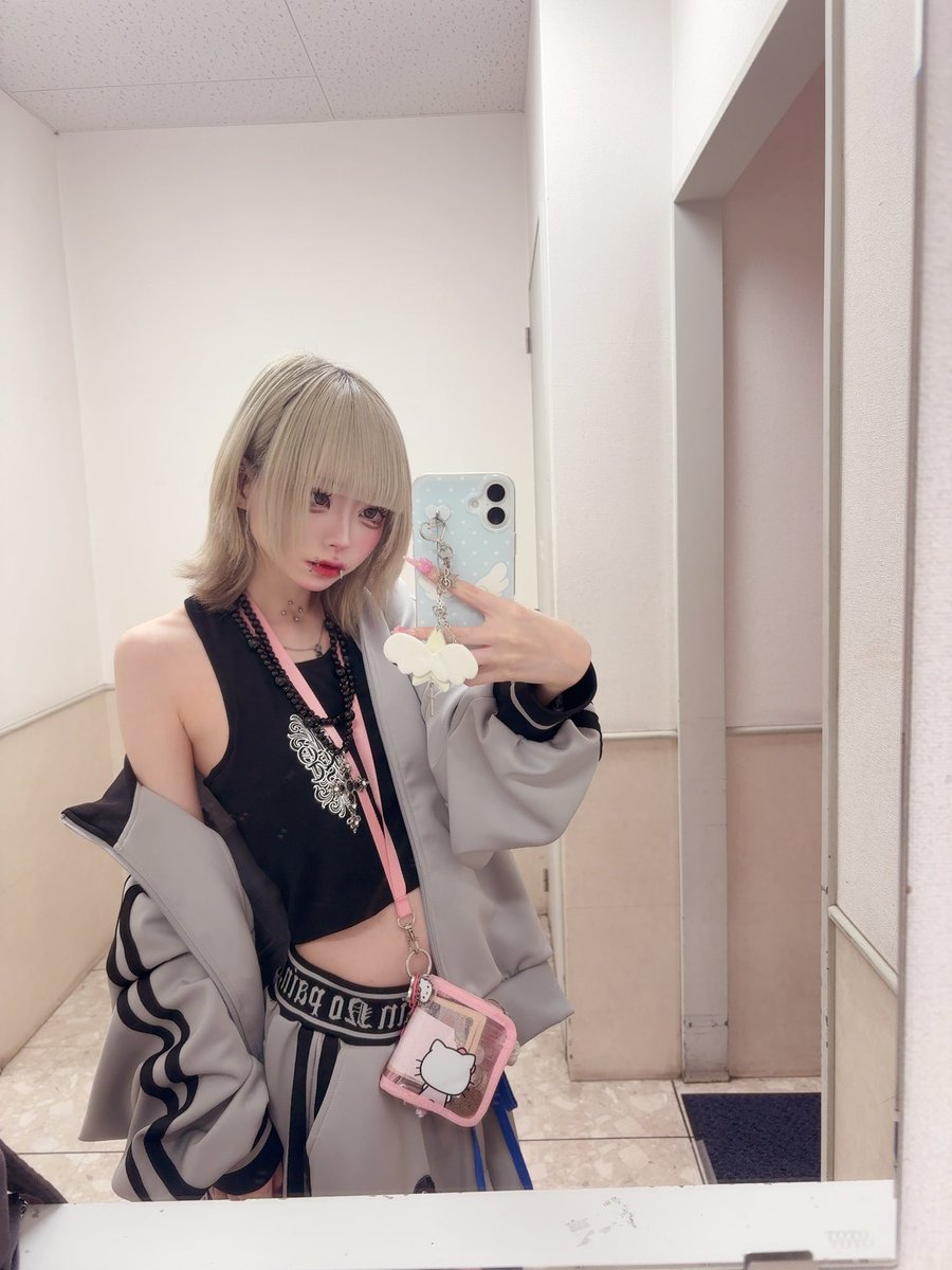 ﾈｺ tweet media