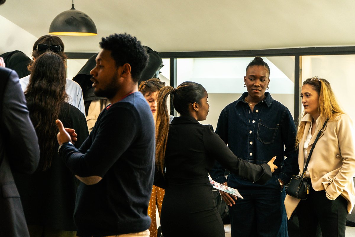 geninc_eu's tweet photo. Le coworking, c’est là où tu vois les autres avancer.
Et ça te pousse à faire pareil.

Coworking is where you see others progressing.
And it pushes you to do the same. https://t.co/1YIWIbIzPC