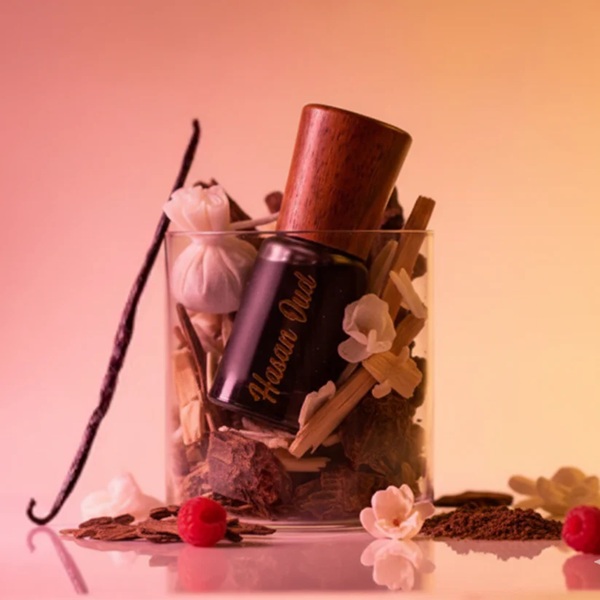 CareHasanoud's tweet photo. Musk Hasan is a premium fragrance that boasts high-quality ingredients sourced from different regions. It has a rich and strong musk note that dominates upon initial application. This premium fragrance is perfect for those who enjoy a spicy and warm aroma https://t.co/7dKvNo7kJw https://t.co/ir8TyWSf0B