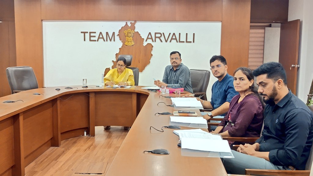 CollectorArv's tweet photo. માન.રાજ્ય ચૂંટણી કમિશનરશ્રીના અધ્યક્ષ સ્થાને યોજાયેલ વિડિઓ કોન્ફરન્સમાં સ્થાનિક સ્વરાજ્યની સંસ્થાઓની સામાન્ય ચૂંટણીની પૂર્વ તૈયારીઓ ચર્ચા  કામગીરીની સમીક્ષા,રેન્ડમાઇઝેશન,મત ગણતરી કેન્દ્રો,સ્ટ્રોંગરૂમ,મતદારો માટે સુવિધાઓ અંગે આપેલ જરૂરી માર્ગદર્શક સુચનો મેળવ્યાં. @SECGujarat https://t.co/7yhksf1JO9