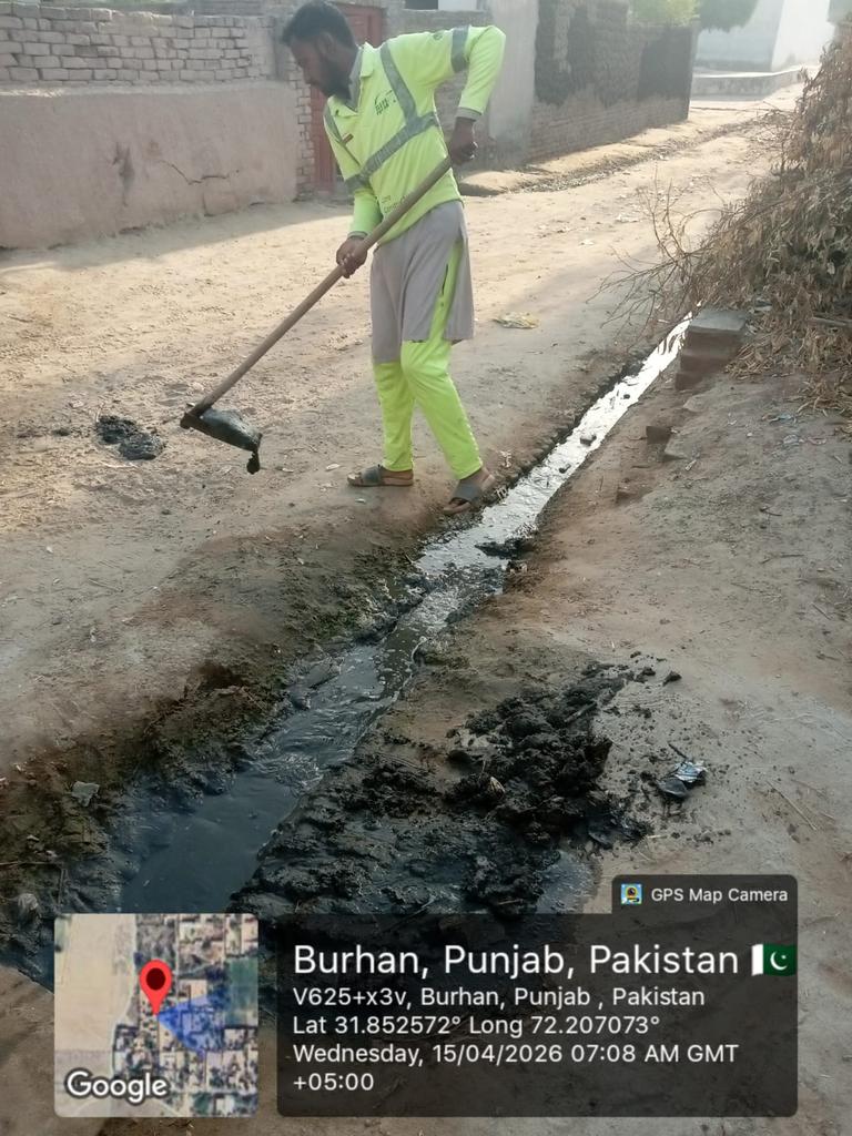 norpurthalsgwmc's tweet image. ڈیسلٹنگ:
نالوں کی صفائی کے ذریعے پانی کی روانی کو بہتر بنایا جا رہا ہے
#suthrapunjab
#cleanpunjab 
#greenpakistan 
#Pakistan 
#SGWMC