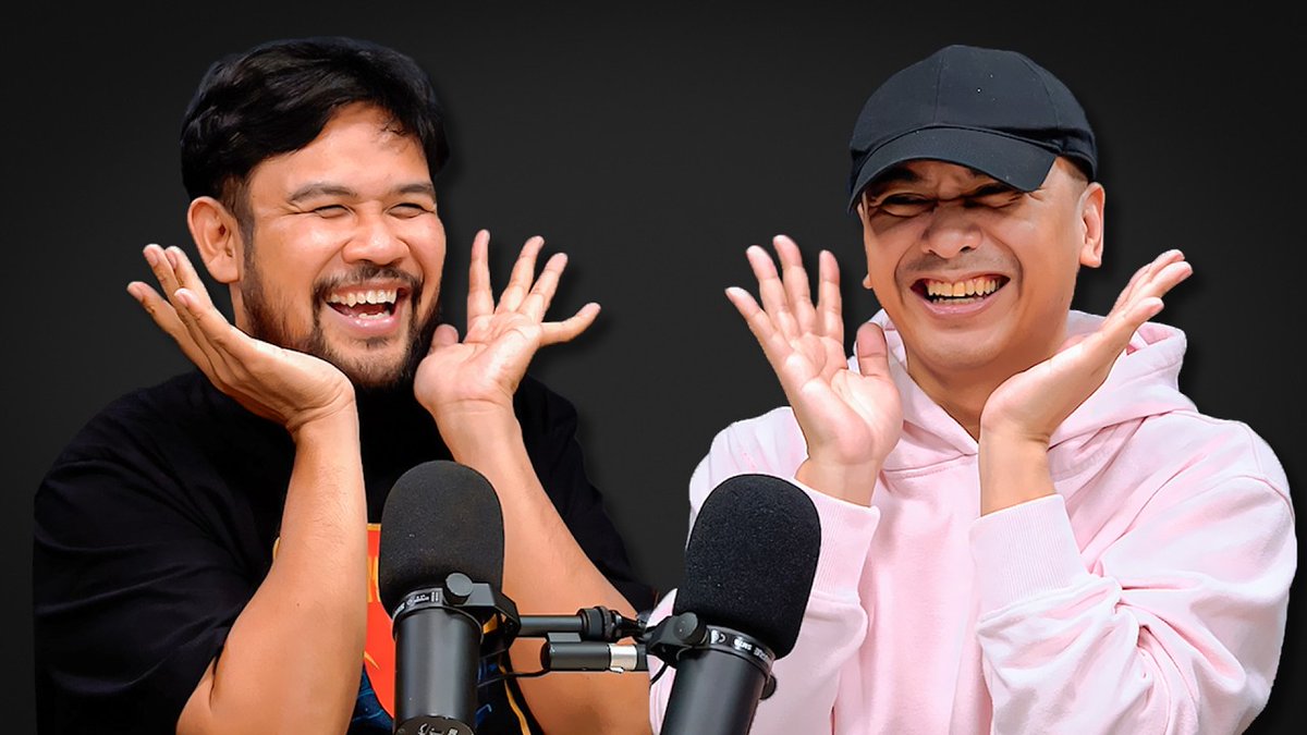 nyaringin's tweet photo. Baru aja kelar nonton obrolan Raditya Dika bareng Bang Hismi @hifdzikhoir. Sudah saatnya kita recap wkwkwk. Di balik lucunya Bang Hipmi, ternyata dia tipikal "pembelajar" yang suka banget riset. Pas banget buat kita yang lagi coba rapiin hidup.

​Ini 3 hal daging yang saya saring:

​1. Brain Dump & Otak Kedua

Bang Po lagi praktekin buku Building a Second Brain. Intinya: jangan paksa otak buat nginget semua ide, nanti malah "hang". Dia mulai rapiin ide berdasarkan Project, bukan cuma tumpukan catatan random. Pelajarannya? Otak kita itu buat mikirin ide, bukan buat nyimpen ide. Biar aplikasi catatan yang kerja jadi gudang memori kita.

​2. Gak Ada Alasan Buat Gak Belajar

Ada part kocak: Bang Hip ngaku males baca buku bahasa Inggris karena susah. Cara ngakalinnya? Dia beli versi digital biar bisa di-translate otomatis wkwk. Pointnya: jangan biarin gengsi atau hambatan teknis stop rasa ingin tahu kita. Cara belajar tiap orang beda-beda, yang penting tujuannya nyampe.

​3. "Jalan Kaki" = Ruang Jernih

Album barunya yang judulnya "Jalan Kaki" lahir dari hobi dia jalan kaki 1,5 jam tanpa tujuan. Di situ nada dan lirik muncul sendiri. Sesuai banget sama prinsip yang sering saya bawa: kita butuh "ruang kosong". Kadang, ide paling jenius justru dateng pas kita lagi nggak ngapa-ngapain, cuma jalan dan napas.

​Refleksi pendek:

Jadi pembelajar itu gak harus kaku di perpustakaan. Bang Hip buktiin kalau rasa penasaran, berani gagal, dan jujur sama diri sendiri itu bahan bakar paling oke buat tumbuh.

Jangan lupa sesi hearing album baru beliau, guys. Tanggal 25 bulan ini. Bisa live-stream juga jadi bisa denger dari manapun: rumah, kantor, atau studionya Bang Radit.

​Selamat nyaring yang penting-penting aja, selamat jalan kaki cari jernih. ☕️✨