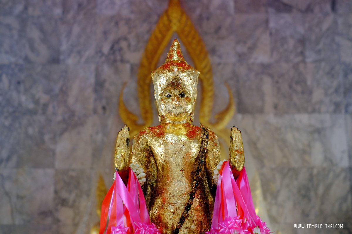 thai_temples1's tweet photo. Luang Po Samrit (หลวงพ่อ​สัมฤทธิ์​), the sacred Buddha image of Wat Ton Son (วัดต้นสน), Phetchaburi Province.

This standing statue has a prominent forehead, accentuated by successive layers of gold applied by visitors.

https://t.co/w27KMvWG4Y https://t.co/yccWSVNxRW