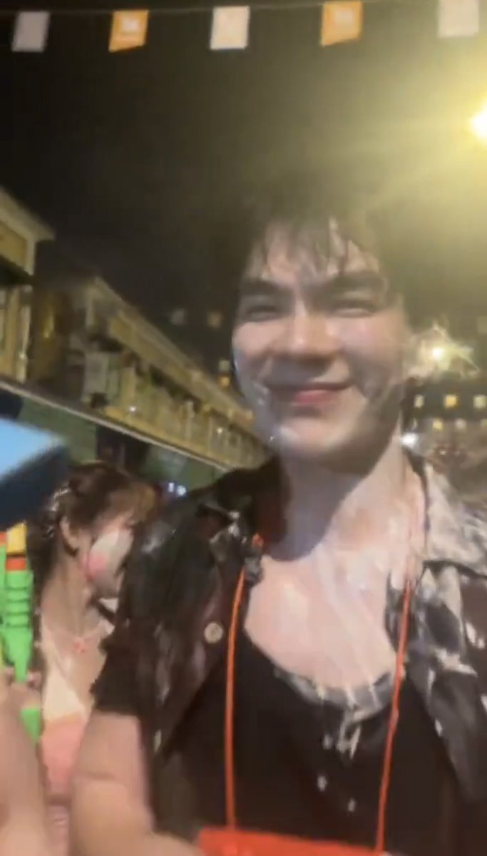 หนุ่มตี๋ตาขีดจมูกปากอมชมพู เหมือนตงหนัย