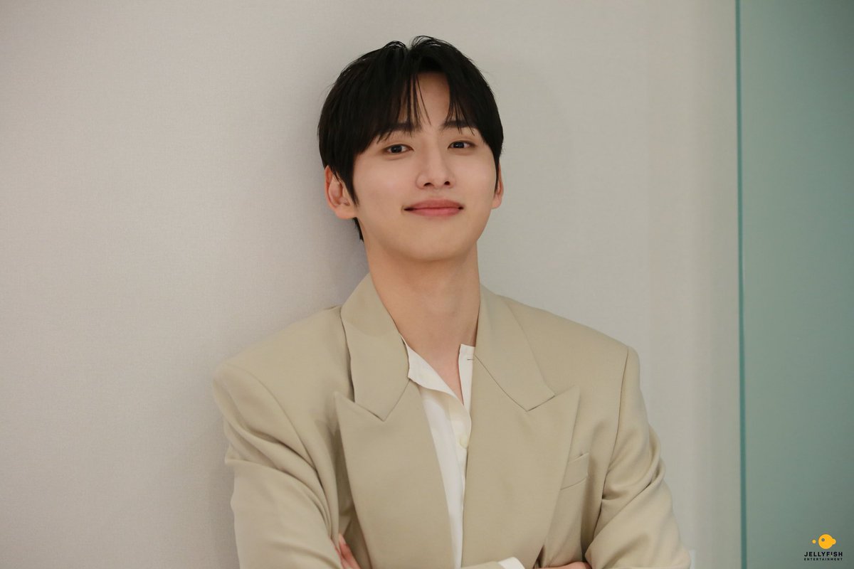 jellyfish_ent's tweet photo. [#김동규 _ NOTICE]

띵동💌 김동규 배우의 '로맨스의 절댓값' 
제작발표회 사진이 도착했습니다!

두근두근 #윤동주 만나기까지 D-1
4월 17일 (금) 오후 8시 쿠팡플레이 첫 공개❗️
모두 잊지 말고 본방사수해 주세요🩷

#KIMDONGKYU
#로맨스의절댓값 
#젤리피쉬 #JELLYFISH https://t.co/QiYgbcfMbM