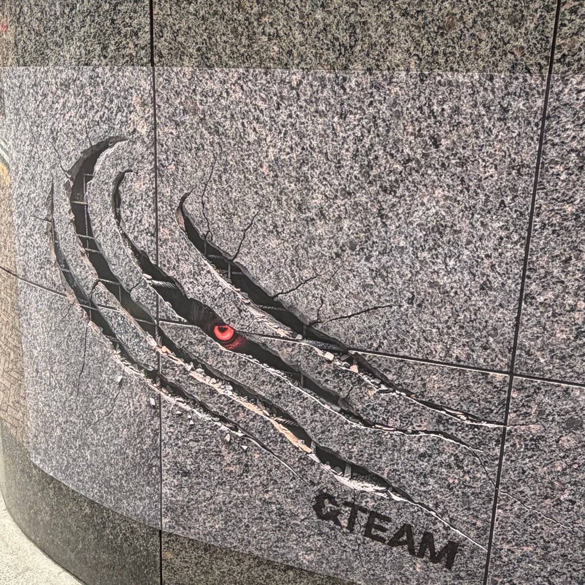 ３１０ tweet media