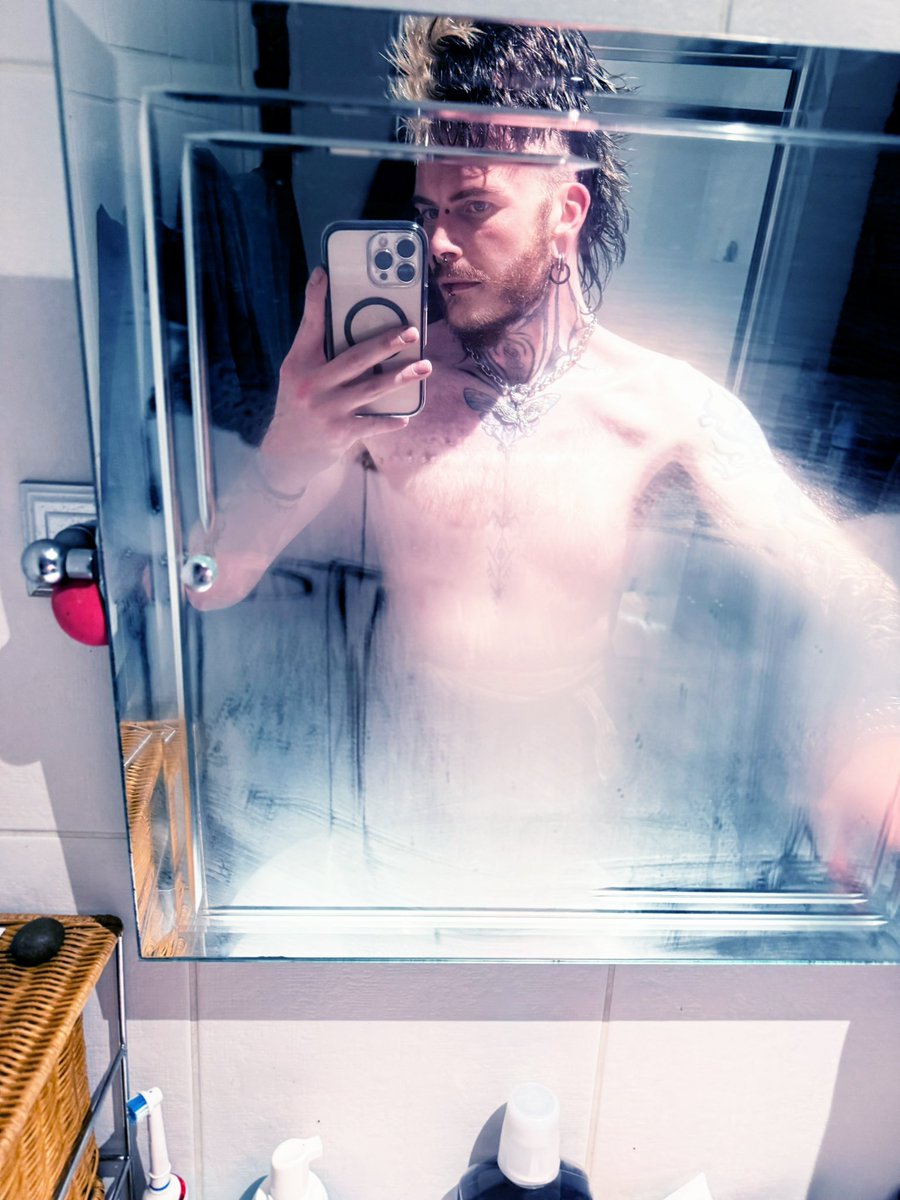 Mikeychopss's tweet photo. NOOOOOOOOOOO….. I may have over trimmed my beard 🥺 it will grow back I guess 😮‍💨 #beard #man #metalhead #gay #alternative https://t.co/t8KRh1ELty