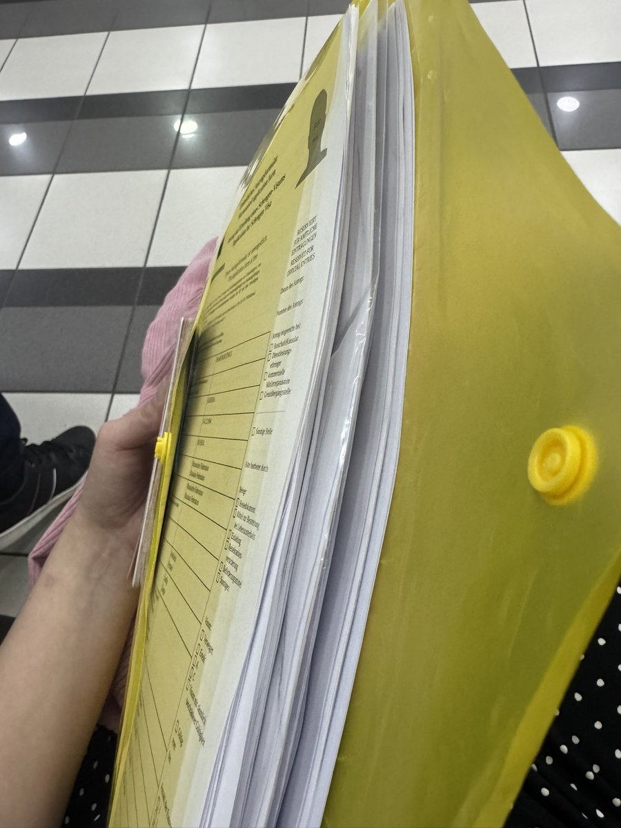 бабка в кедах tweet media