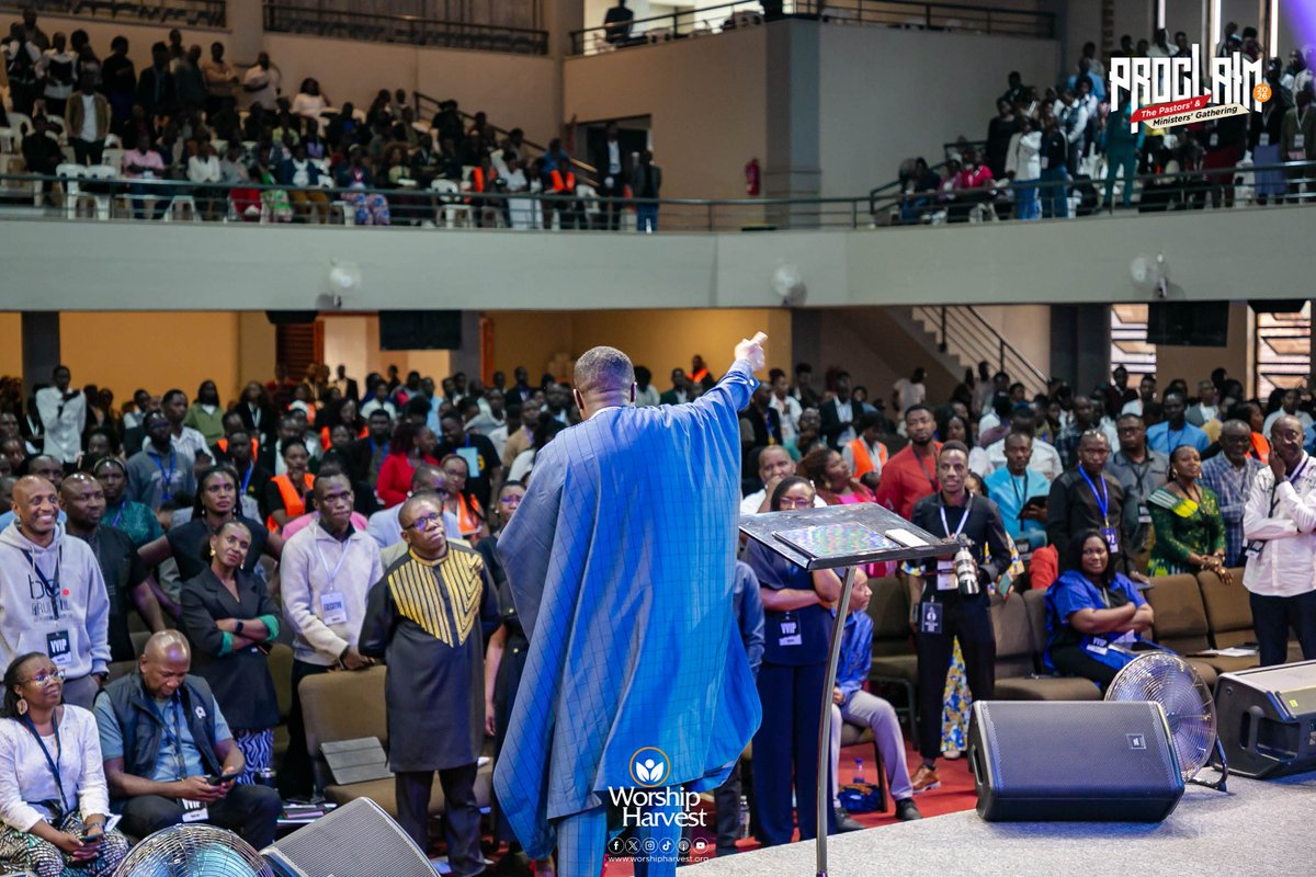 MeyaBanana's tweet photo. Bishop: How many believe in Jesus Christ?
Church: all hands up!
Bishop: Welcome to part one

... There are parts in this thing. 🤣😂

#Proclaim26
#WorshipHarvestAt20 https://t.co/rXSvnR8F9y