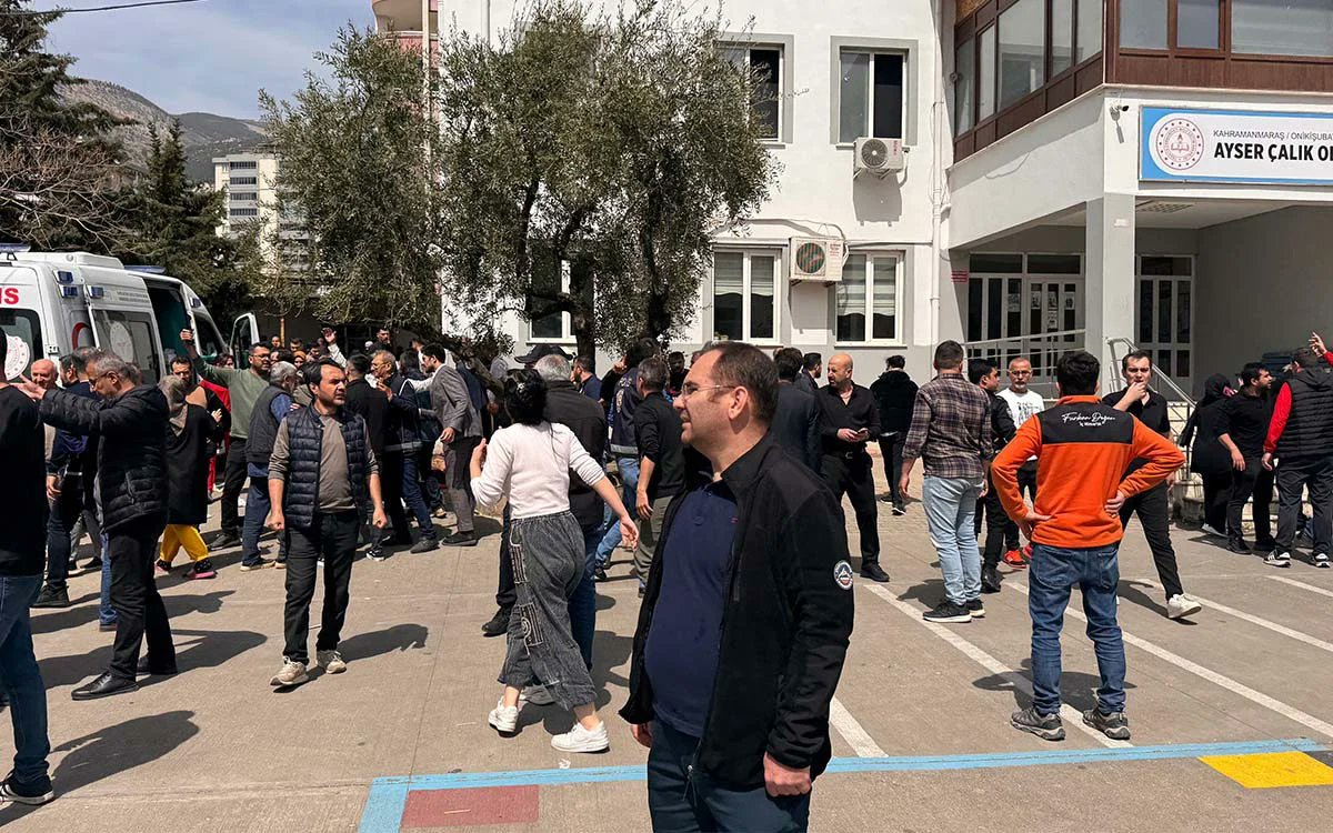 daktilock's tweet photo. SON DAKİKA | Kahramanmaraş’taki okul saldırısında ölü sayısı 10’a çıktı. (İHA) https://t.co/Ro7B8gdlDX