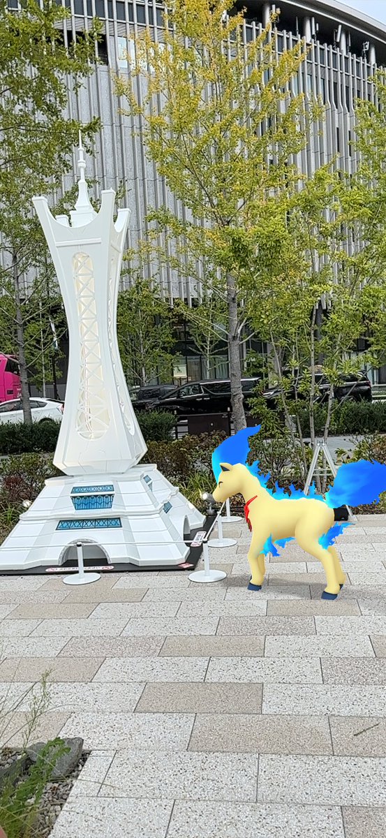 昨年大阪に展示されていたプリズムタワーのオブジェと、相棒の色違いポニータとのGOスナップショット✨
プリズムタワーは東京タワーより少し低いくらいの高さらしく、「1回のジャンプで東京タワーを飛び越える(図鑑説明より)」ポニータであればきっと飛び越えてくれるでしょう🐎🔥
 #pen_pokemon30