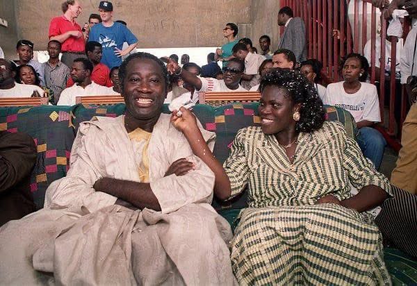 KimKimuntu's tweet image. Connaissons Notre #Histoire

RÉPUBLIQUE DE CÔTE D’IVOIRE -SIMONE GBAGBO

Archive: 

Devenue Première dame le 26 octobre 2000, elle a été autant respectée pour son parcours dans l'opposition - et souvent même aimée - que crainte pour son rôle de "présidente" à poigne, souvent