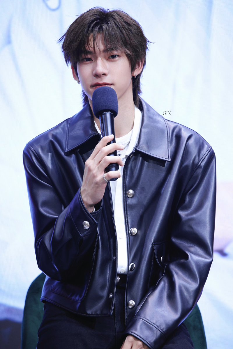 𝐒 𝐈 𝐗 tweet media