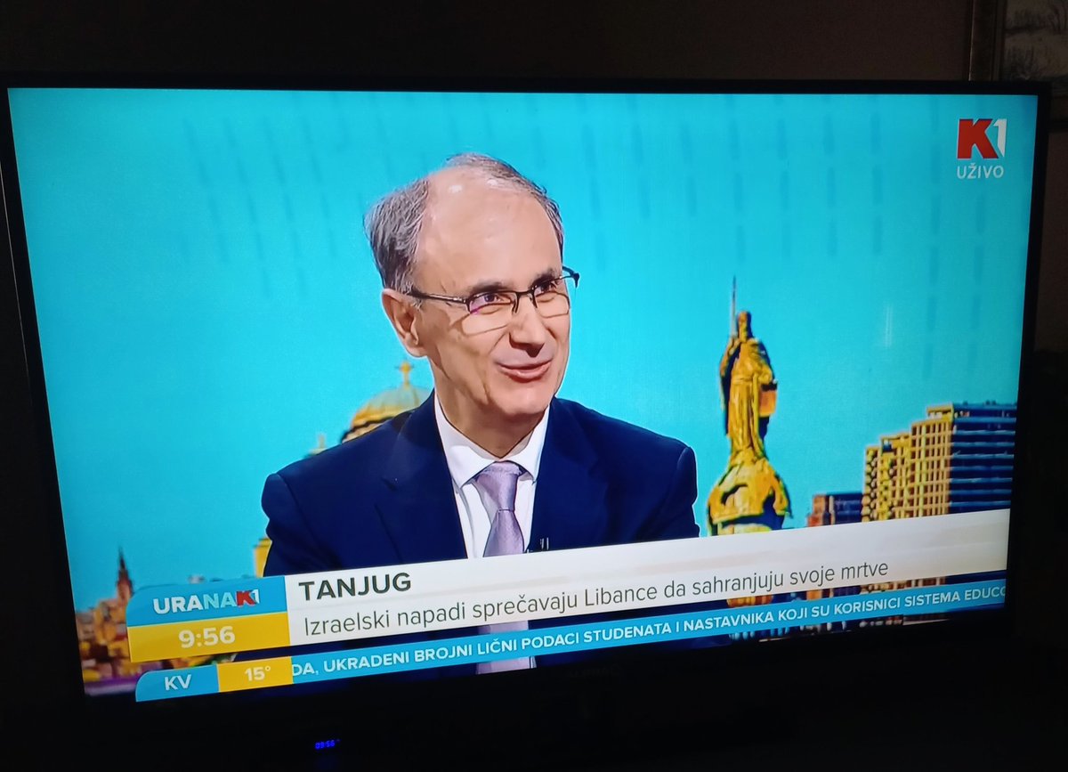 CrnjanskiSr's tweet photo. Upljuva se jutros mučeni Đuro na K1 da objasni kako je kupio vilu!
Priznajte, svima nam se desilo: kreneš ujutru po hleb i mleko, sapleteš se i slučajno kupiš vilu od milion evra.
I posle se čudiš što te K1 devojka pita:
Odakle?
Baš su ljudi bezobrazno radoznali.

#Macut #Vila https://t.co/KjzAfUl87d