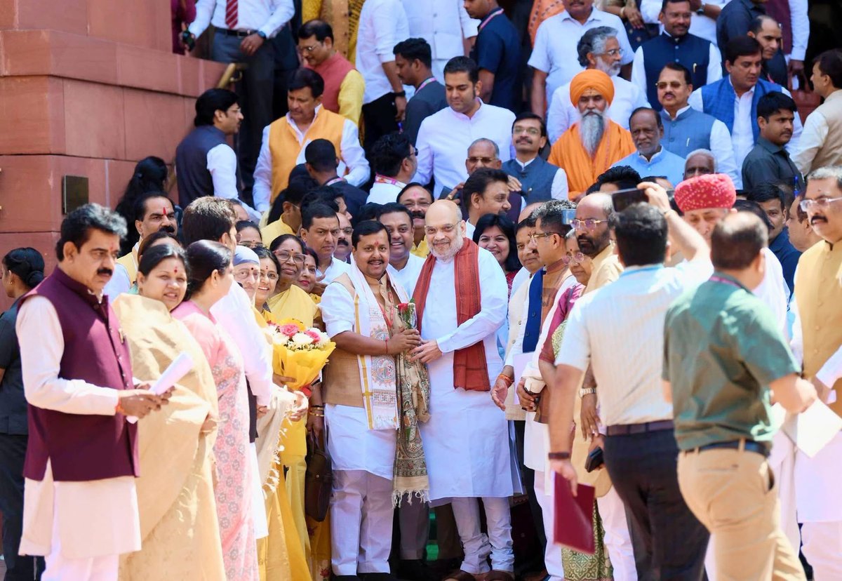 भाजपा राष्ट्रीय अध्यक्ष आदरणीय श्री <a href="/NitinNabin/">Nitin Nabin</a> जी, आज राज्यसभा सदस्य के रूप में शपथ ग्रहण करने के लिए संसद पहुंचे।

इस अवसर पर केंद्रीय गृह एवं सहकारिता मंत्री आदरणीय श्री <a href="/AmitShah/">Amit Shah</a> जी एवं अन्य वरिष्ठ नेताओं ने उनका भव्य स्वागत किया एवं उज्ज्वल कार्यकाल की शुभकामनाएँ दी ।