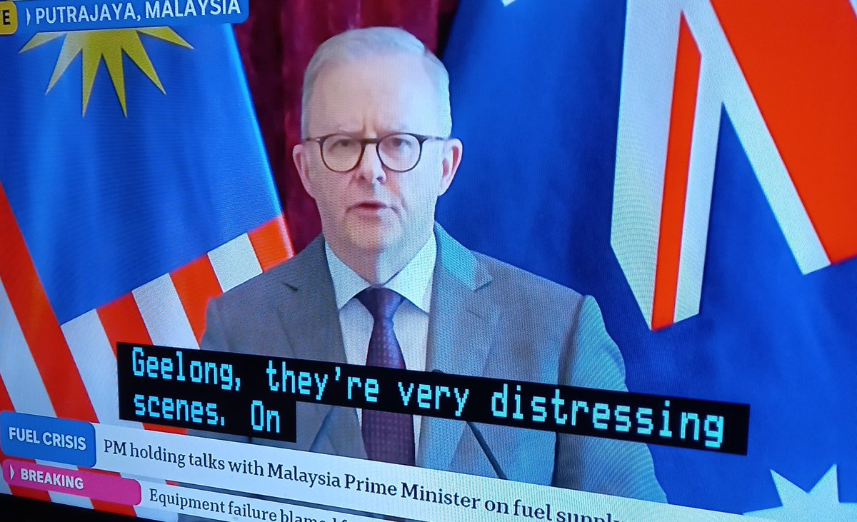 Question tweet media