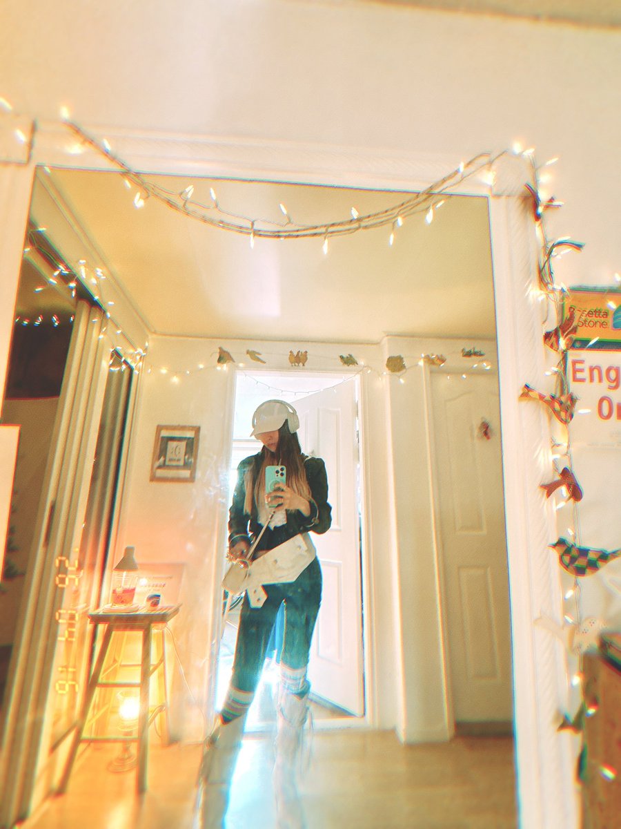 DrewVanilla_'s tweet image. #4pm간식 &amp;lt;숏 플랏와잇 Decaf.&amp;gt;+&amp;lt;바질 토마토 베이글칩&amp;gt; 힘내서 지하철 여행 🚃 #thursday