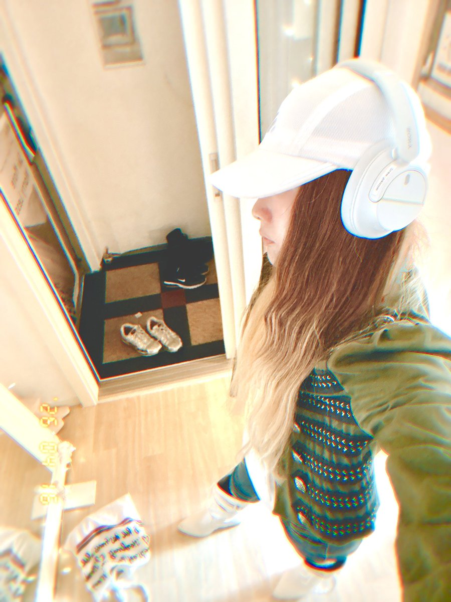 DrewVanilla_'s tweet image. #4pm간식 &amp;lt;숏 플랏와잇 Decaf.&amp;gt;+&amp;lt;바질 토마토 베이글칩&amp;gt; 힘내서 지하철 여행 🚃 #thursday