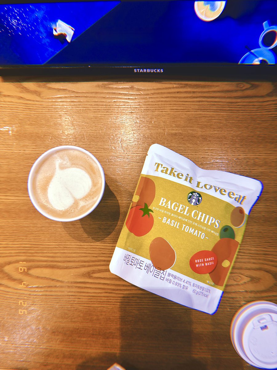 DrewVanilla_'s tweet image. #4pm간식 &amp;lt;숏 플랏와잇 Decaf.&amp;gt;+&amp;lt;바질 토마토 베이글칩&amp;gt; 힘내서 지하철 여행 🚃 #thursday