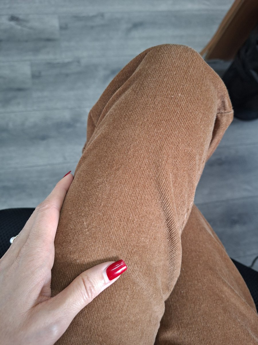 KristinaNTerzie's tweet image. Nearing the end of the workday, still very much in #WorkMode, with the necessary b☕️☕️st of a double espresso! Here's your daily dose of #coffee &amp;amp; #legpics from [REDACTED].
