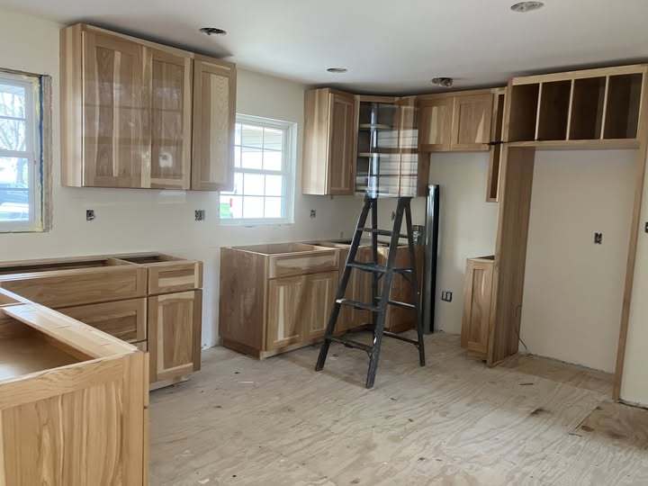 downthegravelrd's tweet image. The cabinets were installed yesterday. We love natural hickory and are eager to see what it looks like once the trim work is done. In case you're wondering, the ladder isn't a permanent fixture. Nor is it made of hickory.
#kitchenremodel #kitchen #remodeling #hickoryfurniture