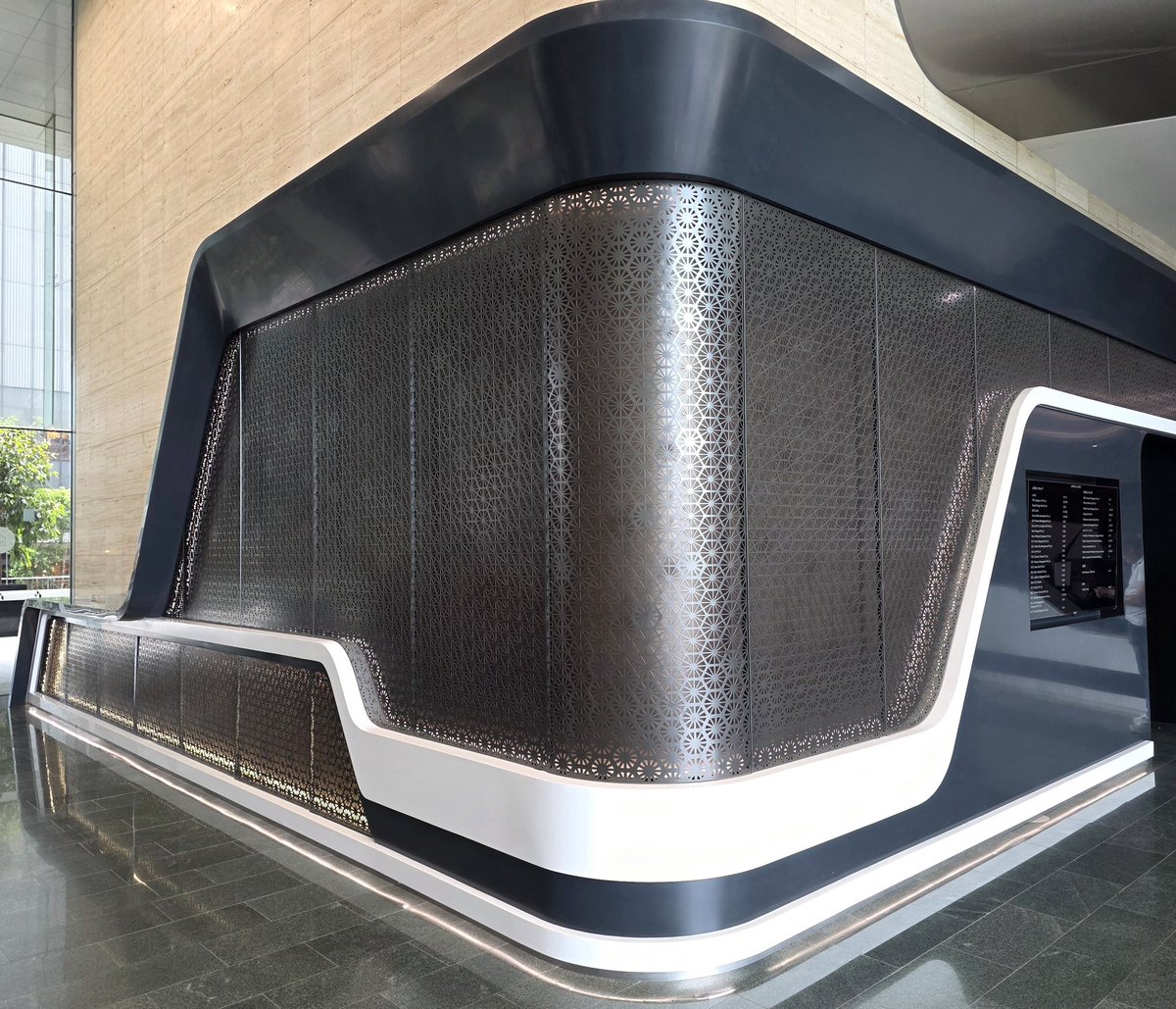 Vinamralongani's tweet image. Looks like @airindia's new Jaal tail is already making its way beyond the fleet.
Spotted the pattern in our Singapore office lobby.
Guess good liveries don’t stay airside for long. Also, some habits (read: spotting) don’t switch off.
#AvGeek