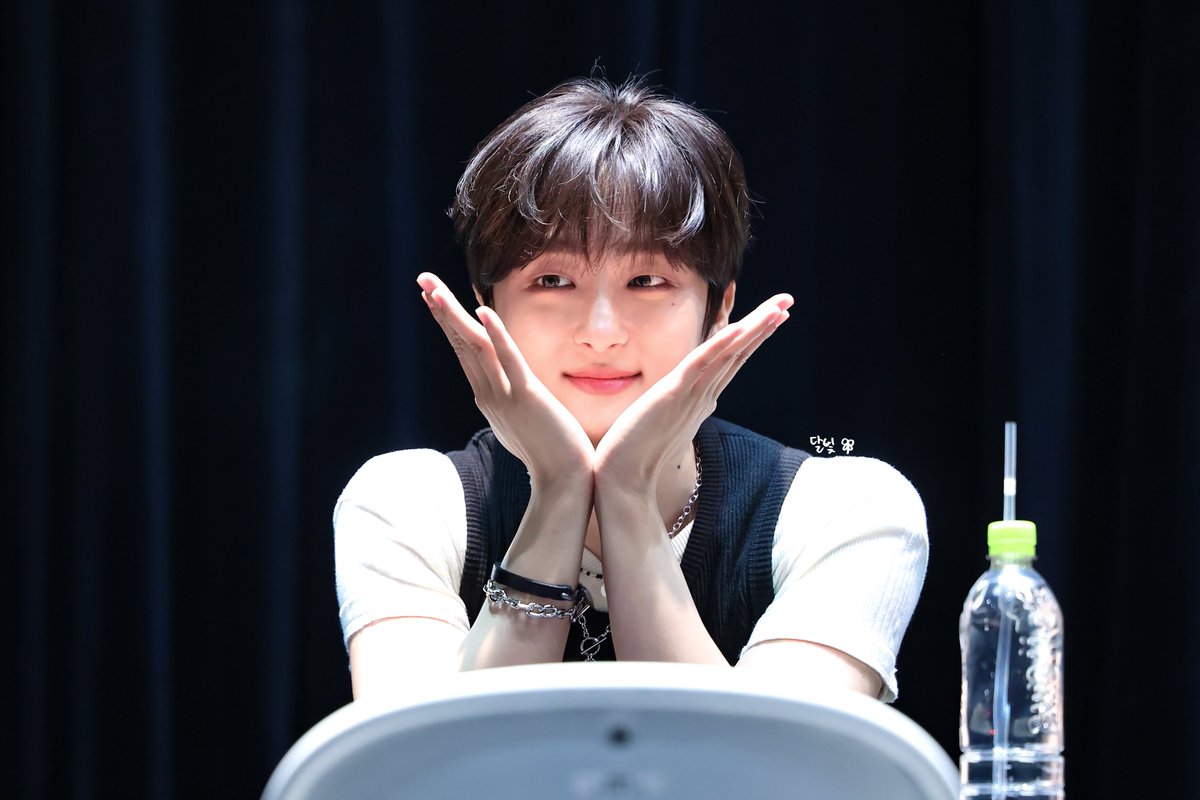 260416 HMV 일본팬싸
LUN8 루네이트 진수

#LUN8 #루네이트 #진수 #ジンス  
#진수빛 #진수가_지켜본다  
<a href="/LUN8_members/">LUN8</a>