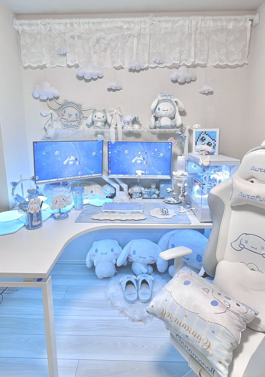 白デスクに、シナモンくんと水色は相性抜群️🩵🤍

#desksetup