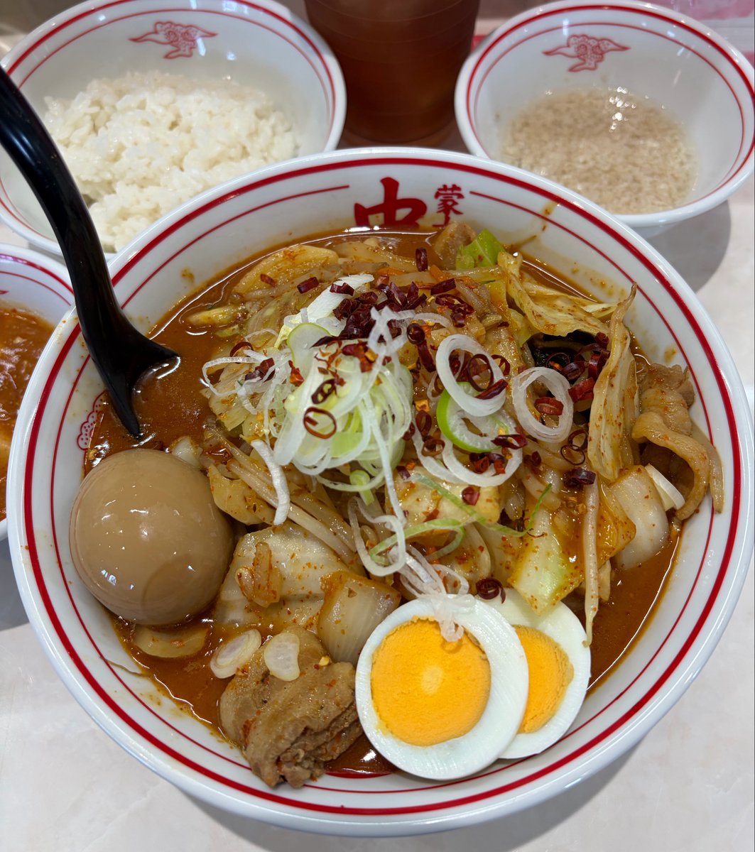 Yuta110Tokyo's tweet photo. 蒙古タンメン中本宇都宮店
限定極五目味噌/低糖質麺変更/セット定食/味玉醤油/背脂/蒙古丼弁当/クーポン烏龍茶AZMS
宇都宮〜大田原出張で遅めのお昼を中本さんで頂きました（店長不在）…
限定極五目味噌は苦手なキャベツの芯が塊で満載😓おまけに夜食用の蒙古丼弁当ライス入ってなかった金返せ‼︎😡 https://t.co/veZalDhJUe