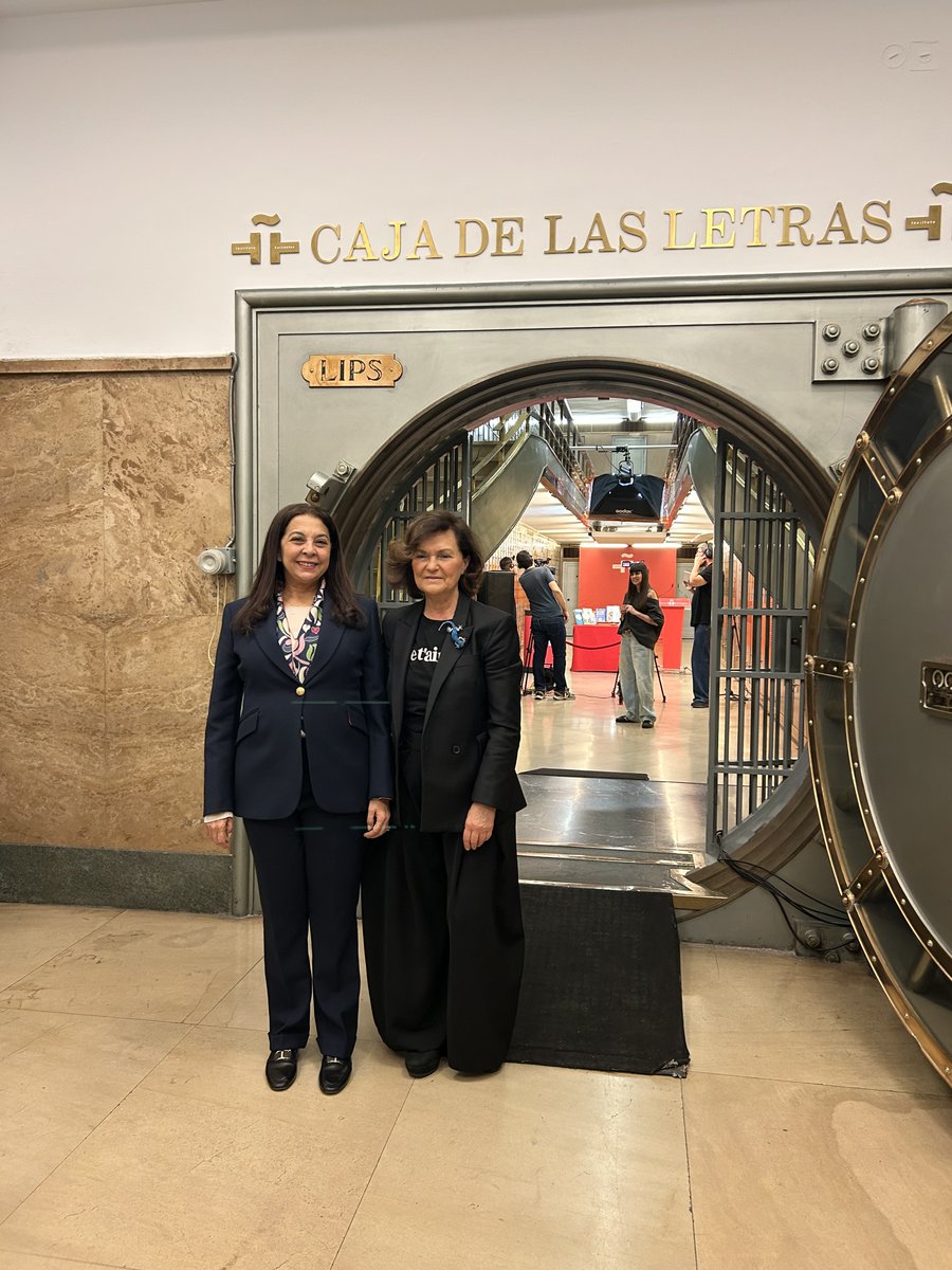 MoroccoInESP's tweet photo. SE la Sra. Embajadora participó en el homenaje a Averroes en el @InstCervantes, con motivo de su 900º aniversario, con la presencia de su director, Luis García Montero, y de la Presidenta del Consejo de Estado @carmencalvo_. La Caja de las Letras acogió un depósito con sus obras. https://t.co/JkgCQsgvmh