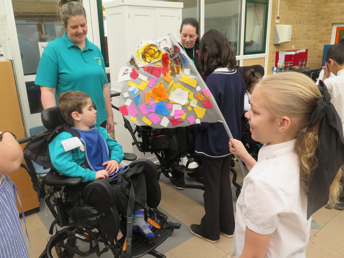 createcharity's tweet image. 🎨 Last month we brought together disabled and non-disabled children in Watford to work with professional artist, Sam Haynes, creating a vibrant display of visual art. 

🌟 creative:connection is our award-winning programme that tackles disability prejudice. 

#PeopleNeedToCreate