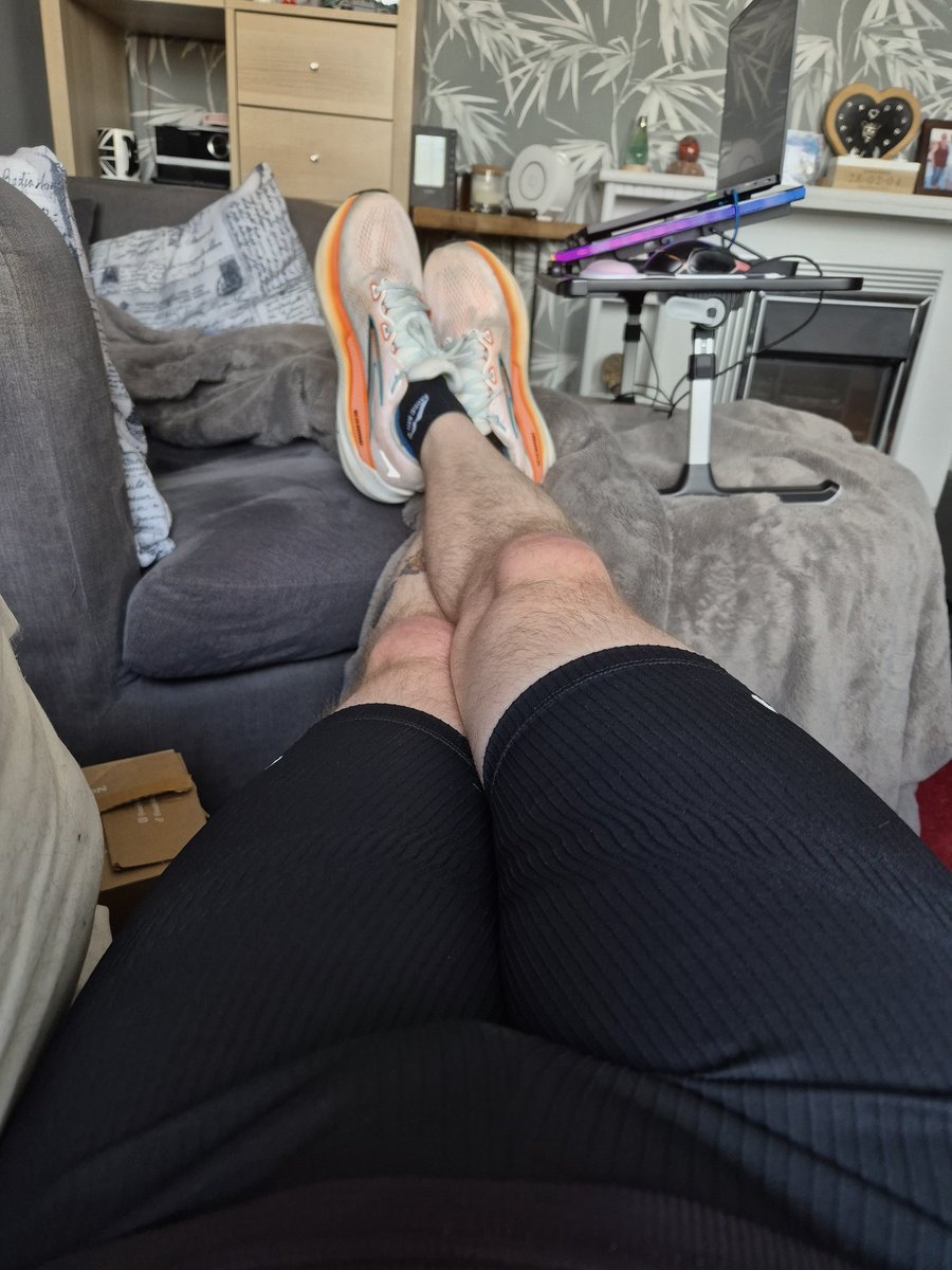 GeordieRunnerSi's tweet photo. Rolling 400s with Runna ✅
1 mile warmup up
4x 0.25 at 10.15/mi
4x 0.25 at 11.20/mi
90s walking rest
1 mile CD
Legs are feeling it today
#Running #Run #RunnersOfX #RunningCommunity #RunChat #RunTraining #lycrarunning #lycrarunner #runningtights #compressiontights #activewear https://t.co/P2f3oJFtF4