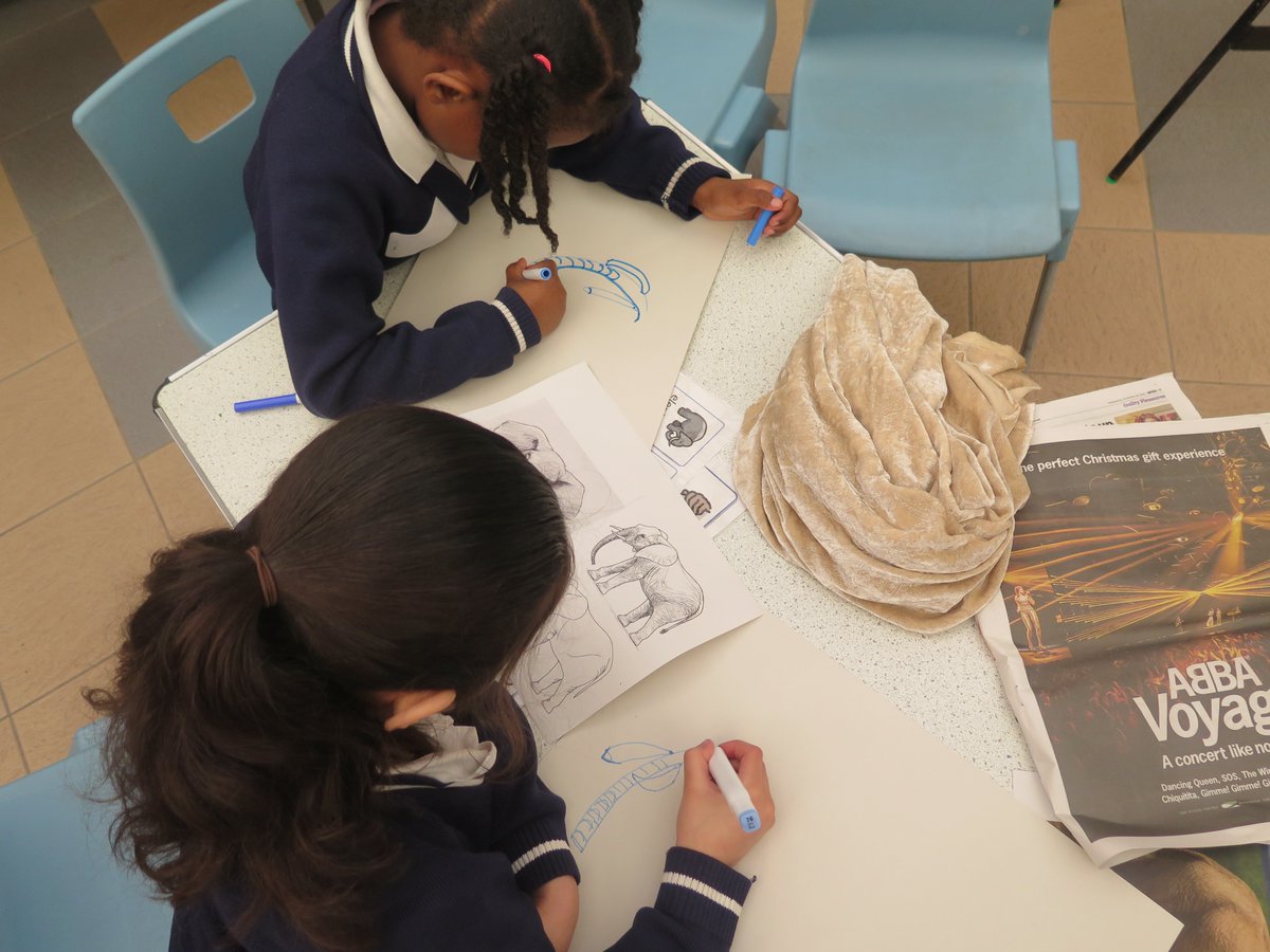 createcharity's tweet image. 🎨 Last month we brought together disabled and non-disabled children in Watford to work with professional artist, Sam Haynes, creating a vibrant display of visual art. 

🌟 creative:connection is our award-winning programme that tackles disability prejudice. 

#PeopleNeedToCreate