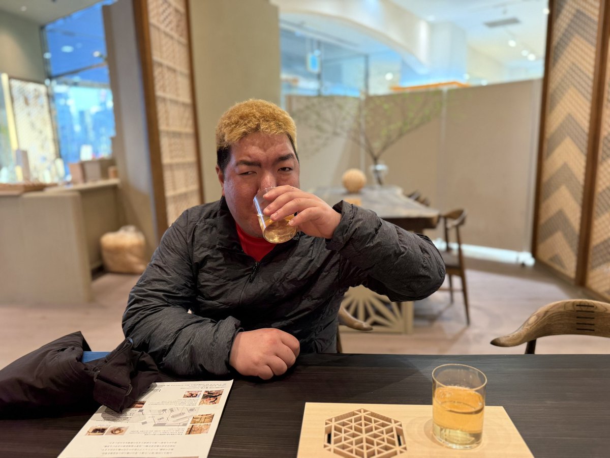 shimitchan's tweet image. 富山駅前CIC一階に昨日オープンした「組子座」にジンギスカンと訪問！

組子細工のお話を聞いて、クロモジ茶飲んできたよ。
kumikoza.com
#組子座
#CIC