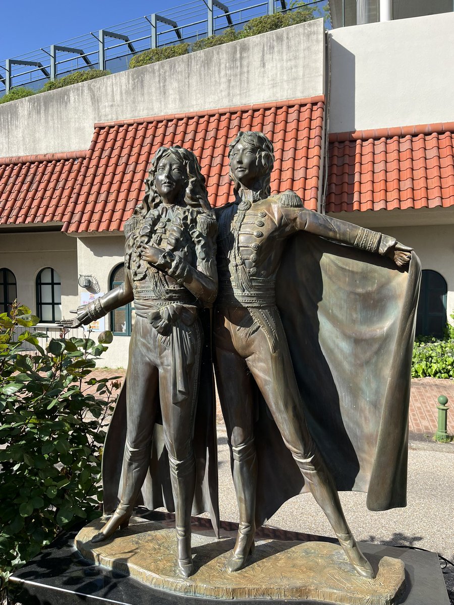 初めての遠征
初めての宝塚大劇場
宝塚ホテルに泊まりルマンでシナモントーストを食べたり満喫してきました
じゅりちゃんの美に酔いしれぱるくんの大きな声に聞き惚れ大満足💯