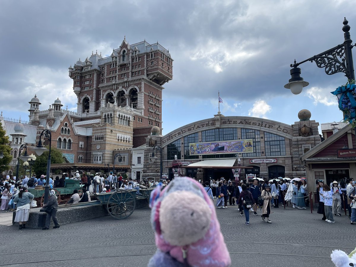 chibi_103's tweet photo. ホットデニッシュサンド（ハム＆チーズ）は朝限定。品数に限りありですので並びましたがまあまあの待ち時間がかかりましたが並んだ甲斐ありおいしかったですね😋 https://t.co/vg8zsDaQ2P